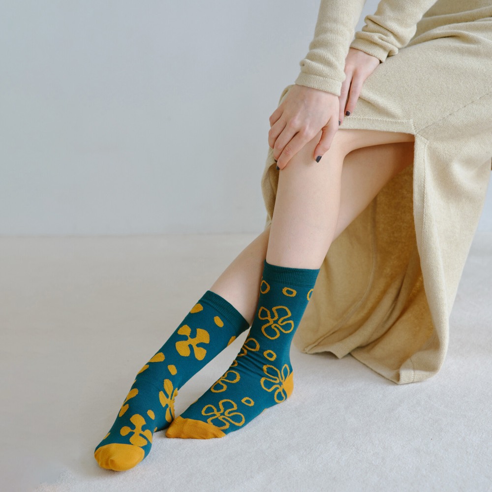Fill Fall Asymmetric Crew Socks — Made in Japan product image